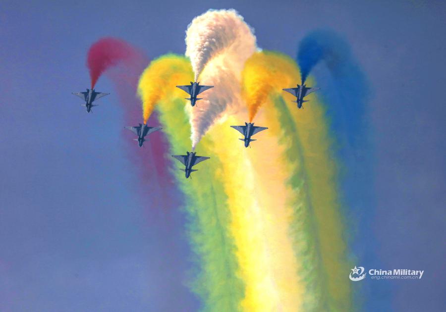 Six J-10 fighter jets attached to the August 1st Aerobatics Team of the Chinese People\'s Liberation Army (PLA) Air Force execute aerobatic maneuvers during the aviation open day at an airport in North China on October 20, 2018. (Photo/eng.chinamil.com.cn)