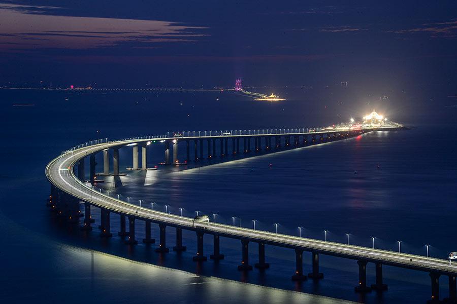 The Hong Kong-Zhuhai-Macao Bridge and tunnel seen on Sunday, as final preparations were made for its opening on Wednesday. （Photo by Vincent Chan/for China Daily）