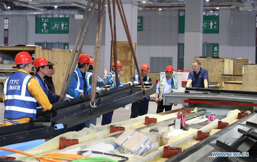 Staff members work at the assembly site of Taurus milling machine in Shanghai, east China, Oct. 17, 2018. Preliminary assembly of the milling machine, which will be the largest exhibit to be on show at China\'s upcoming import expo, was finished here on Monday. The exhibit is expected to cover 200 square meters of exhibiting space during the expo, which is scheduled to be held in Shanghai on Nov. 5-10. (Xinhua/Fang Zhe)