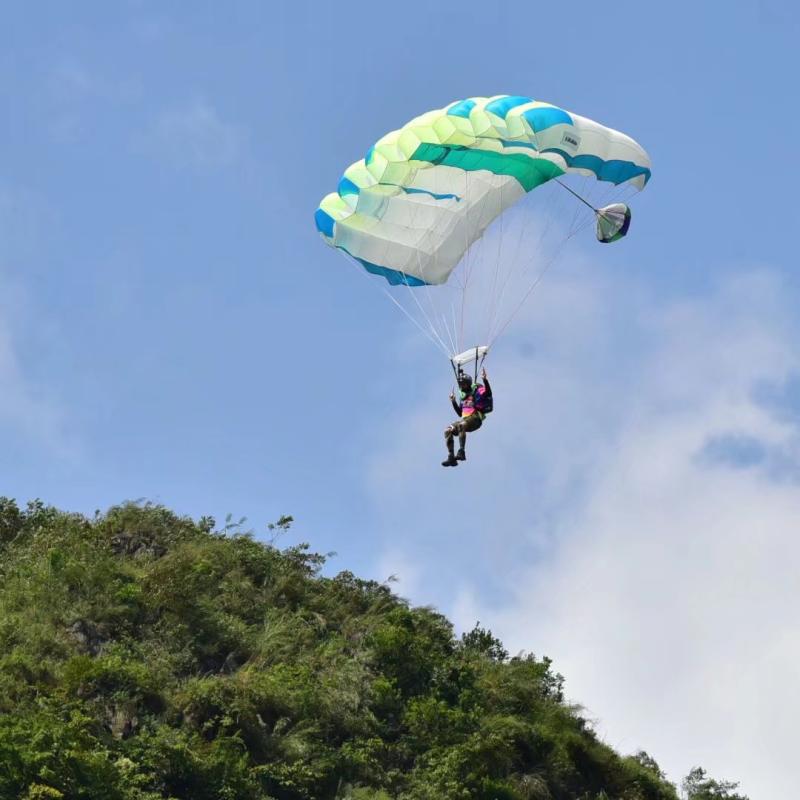 An athlete soars in the sky during the tournament. (Photo provided to chinadaily.com.cn)