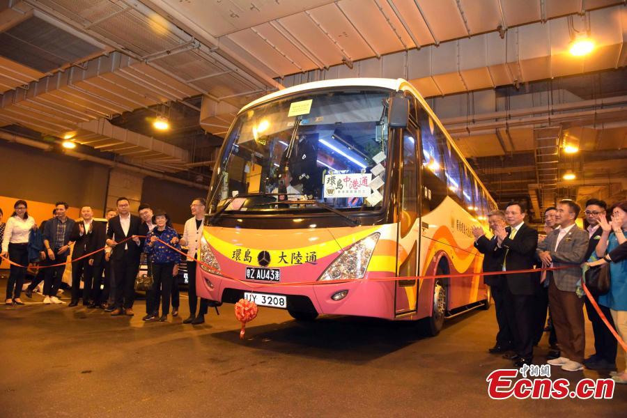 A coach from Kwoon Chung Bus starts the first ride over the Hong Kong-Zhuhai-Macao Bridge in Hong Kong, Oct. 24, 2018. (Photo: China News Service/Li Zhihua)