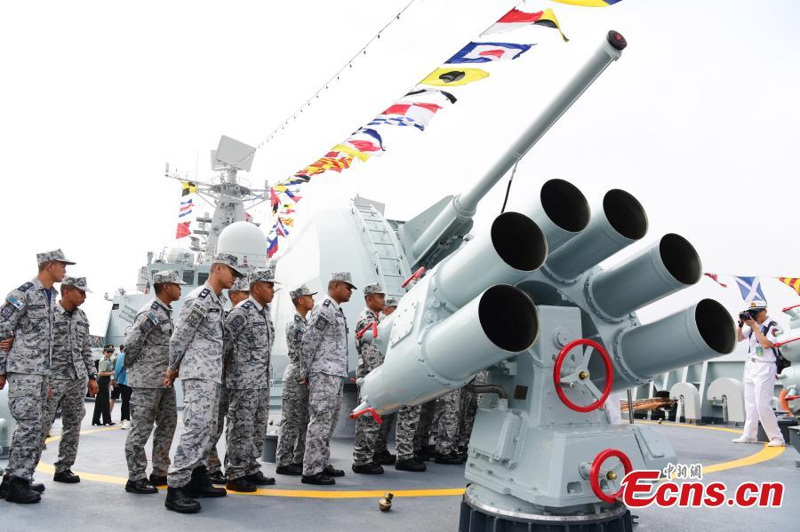 Royal Thai Navy soldiers visit the PLA Navy’s Guangzhou destroyer ahead of a China-ASEAN military drill in Zhanjiang City, South China’s Guangdong Province, Oct. 24, 2018. (Photo: China News Service/Chen Wen)