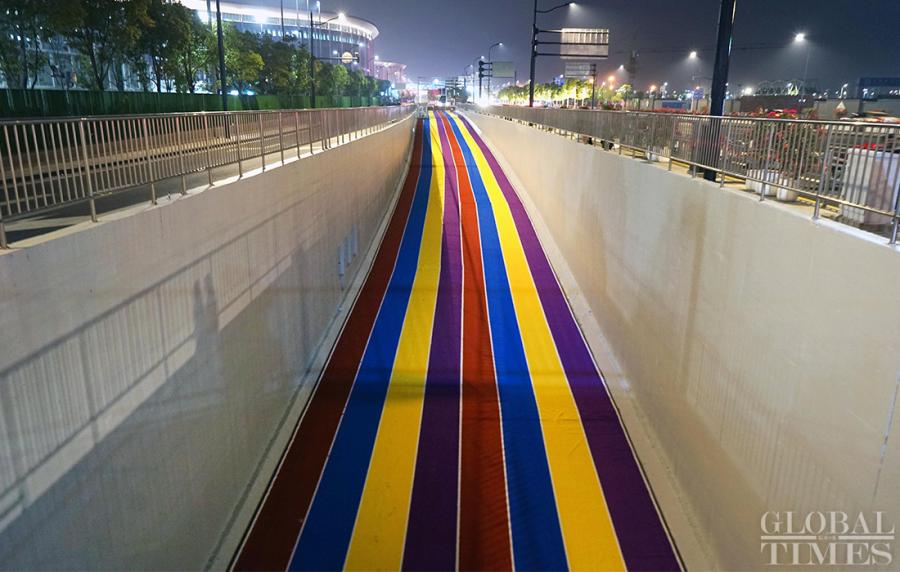 The entrance to an underground parking lot is decorated with bright colors.  (Photo: Yang Hui/GT)