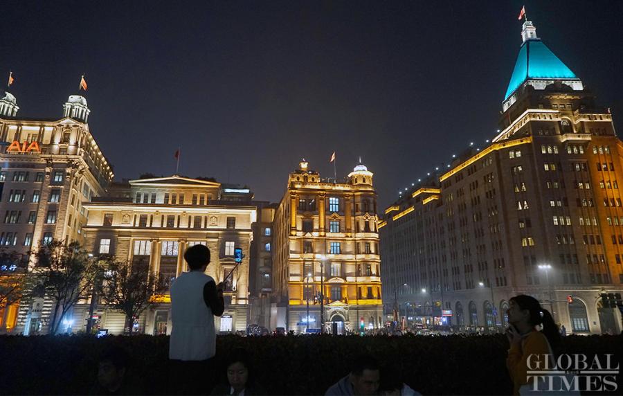 The 27 buildings of different architectural styles are illuminated with dazzling lights at the Shanghai Bund. (Photo: Yang Hui/GT)