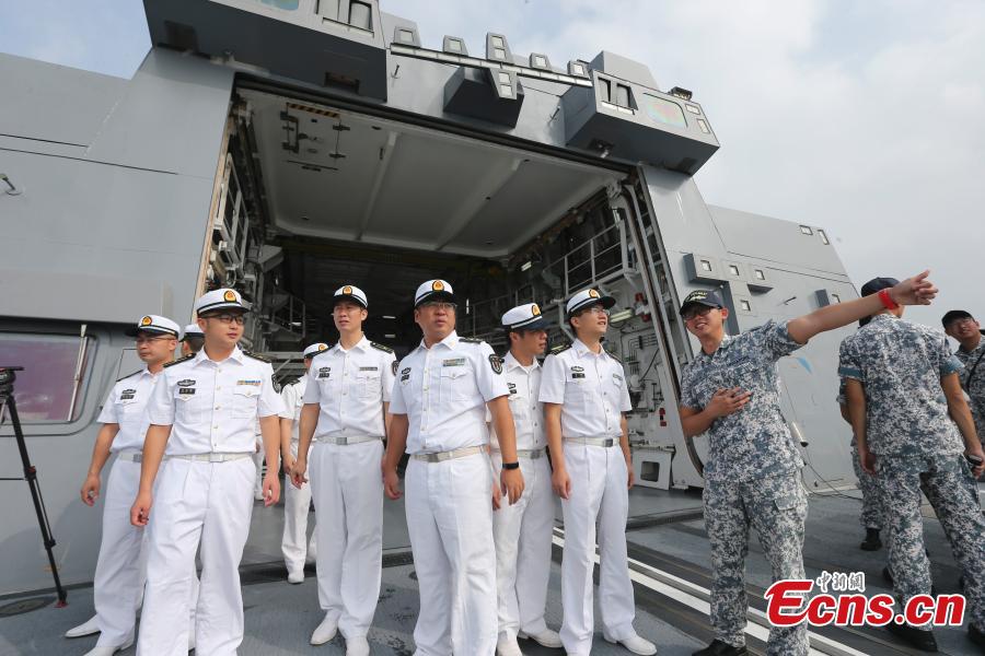 PLA Navy soldiers visit the Singaporean frigate RSS Stalwart ahead of a China-ASEAN military drill in Zhanjiang City, South China’s Guangdong Province, Oct. 24, 2018. (Photo: China News Service/Zhang Lei)
