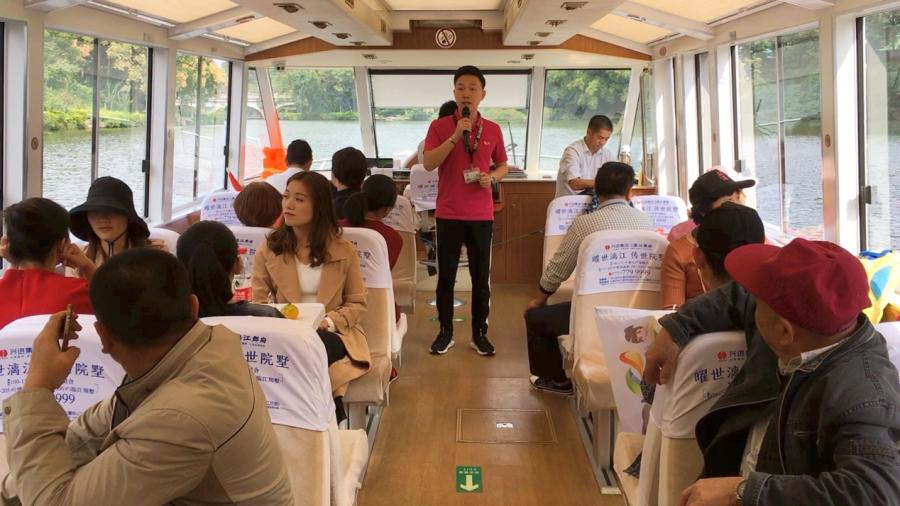 Wei Zhenfeng, a tour guide in Guilin, guides visitors on a sightseeing cruise. (Photo/CGTN)

The 29-year-old man, who was named among Guilin\'s top ten tour guides in 2016, was part of China\'s 2017 national plan for tourism professionals. As a Guilin native, he\'s received tens of thousands of tourists, but never gets tired of describing Guilin\'s beauty to his guests.

The rivers and lakes in the city used to be separated. They were connected in 2002 when the city established a ring river system, and made it a special feature of Guilin. It came as part of efforts made by the local government to protect the river and preserve the city\'s reputation.