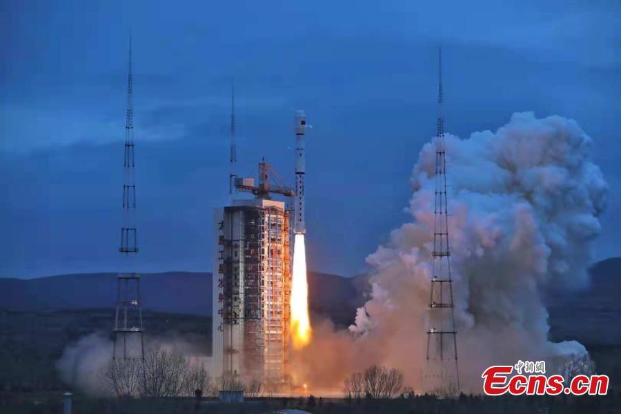 A Long March-4B carrier rocket with HY-2B, a new satellite for ocean observation, blasts off from the Taiyuan Satellite Launch Center in Shanxi Province, Oct. 25, 2018. (Photo: China News Service/Zheng Taotao)