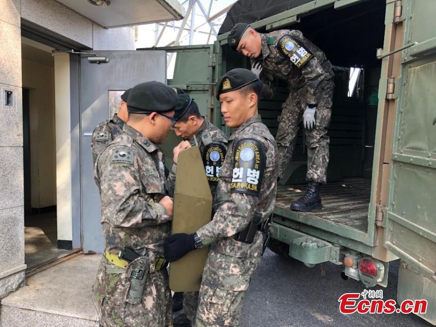 In this photo provided by South Korea Defense Ministry, South Korean army soldiers work before leaving from the border village of Panmunjom, South Korea, Oct. 25, 2018. Koreas completed withdrawing firearms and troops from a jointly controlled area at the Koreas\' border village on Thursday as part of their sweeping agreements to reduce decades-long military animosities on the Korean Peninsula. (Photo/Agencies)