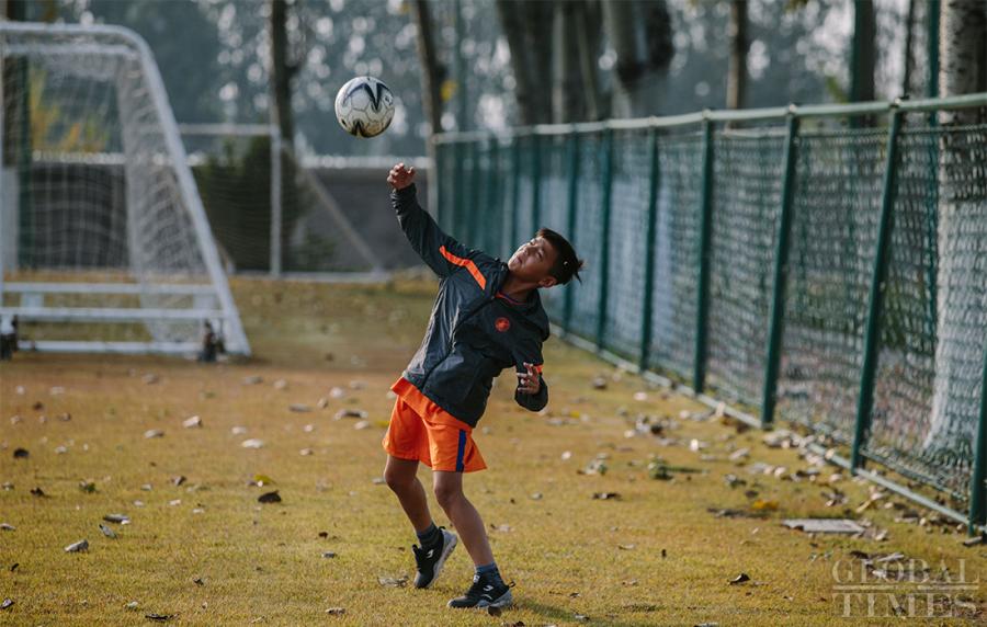Arpat, 11, warms up on the sidelines as he is unable to participate in the training for the day due to an injury at the Shandong Luneng Taishan Football School on October 24, 2018. (Photo: Li Hao/GT)

The Shandong Luneng Taishan Football School in Weifang, East China’s Shandong Province, is the top youth training base in China. Young soccer talents from all around the country are selected to attend the school for training and studying, including more than 20 youths from the Xinjiang Uyghur Autonomous Region. Join us as we take a glimpse of their daily life.