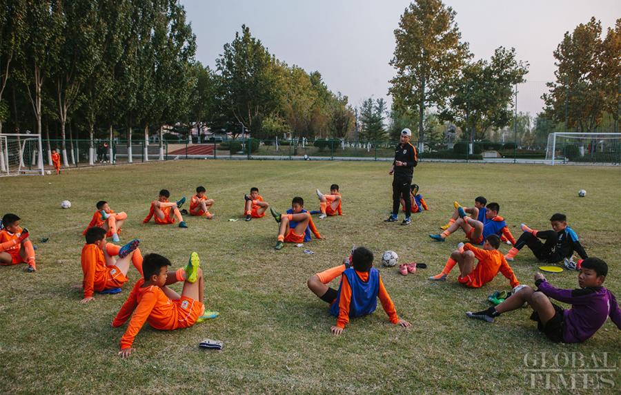 The young athletes stretch after practice to ensure their muscles don\'t seize up.  (Photo: Li Hao/GT)