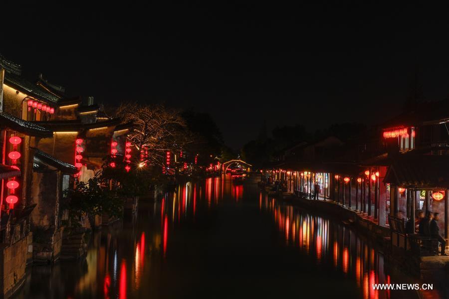 Photo taken on Oct. 26, 2018 shows the night view of Xitang ancient town in Jiashan County, east China\'s Zhejiang Province. (Xinhua/Huang Zongzhi)