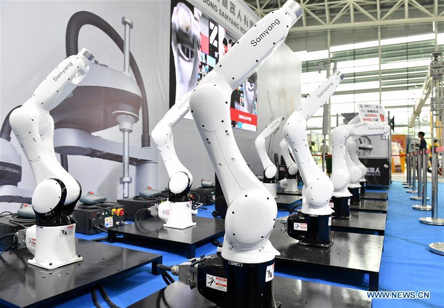 Robots are displayed at the Internet Plus Expo in Shunde District of Foshan, south China\'s Guangdong Province, Oct. 25, 2018. Themed with \