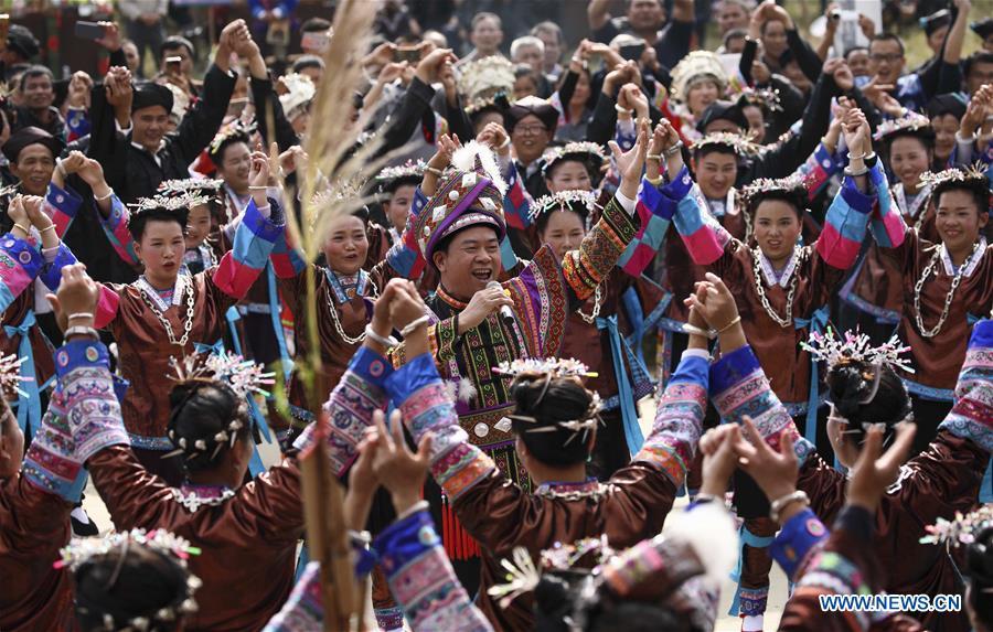 People sing and dance during a harvest festival in Dongtou Village, Rongshui Miao Autonomous County, south China\'s Guangxi Zhuang Autonomous Region, Oct. 26, 2018. Local people celebrated harvest Friday through various activities like fish feast, singing and playing lusheng. (Xinhua/Lan Hongguang)