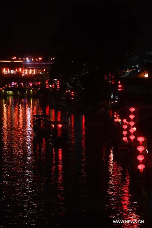Photo taken on Oct. 26, 2018 shows the night view of Xitang ancient town in Jiashan County, east China\'s Zhejiang Province. (Xinhua/Huang Zongzhi)