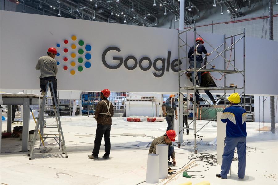 The exhibition booth of U.S. multinational technology  company Google is seen under construction on Oct. 28.  (Photo/chinadaily.com.cn)
