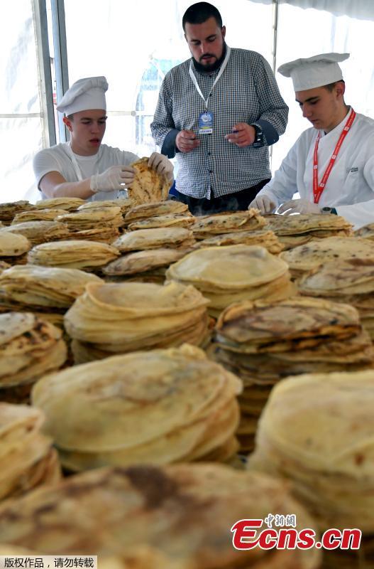 Bosnian chefs count pancakes while they plan to break Guinness record by making and serving 13,000 pancakes in 8 hours in Sarajevo, Bosnia and Herzegovina, Oct. 26, 2018. A team of Balkan chefs rustled up a world record number of a pancakes on Friday, making 14,186 in eight hours at Sarajevo’s tourist fair. The existing official record of 12,716 pancakes was set in Moscow in 2017. (Photo/Agencies)