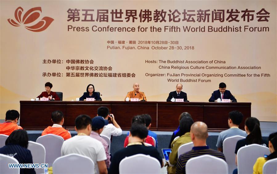 Zong Xing (3rd L), Vice President of the Buddhist Association of China, answers questions at a press conference for the fifth World Buddhist Forum in Putian, southeast China\'s Fujian Province, Oct. 28, 2018. A record number of over 1,000 Buddhists, scholars and representatives from 55 countries and regions attended the fifth World Buddhist Forum, which will last until Oct. 30.(Xinhua/Wei Peiquan)