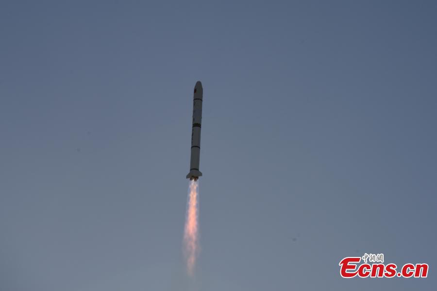 A Long March 2C rocket carrying a joint Chinese and French oceanography satellite blasts off from the Jiuquan Satellite Launch Centre in northwest China\'s Gobi Desert, Oct. 29, 2018. The CFOSat mission has been designed to gain new insights into ocean surface characteristics (winds and waves) and their impacts on the atmosphere-ocean exchanges that play a key role in the climate system. (Photo: China News Service/Sun Zifa)