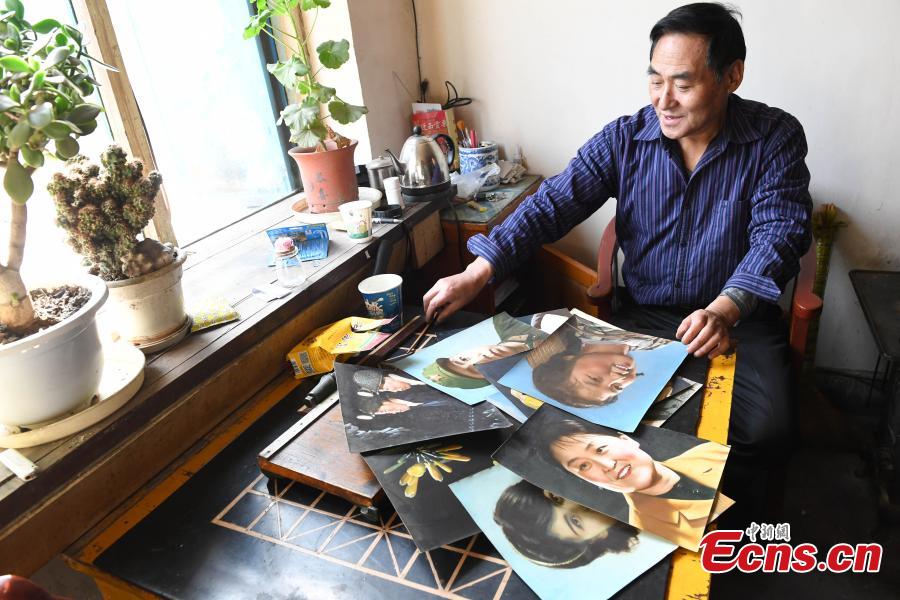 Photographer Wei Jixiong shows photos he has taken with old-fashioned film cameras at the Agan Photo Studio in Lanzhou City, Northwest China’s Gansu Province, Oct. 27, 2018. Since Wei began working at the studio in the 1970s, he has continually used film cameras to take photos for customers despite the popularity of digital cameras. (Photo: China News Service/Yang Yanmin)
