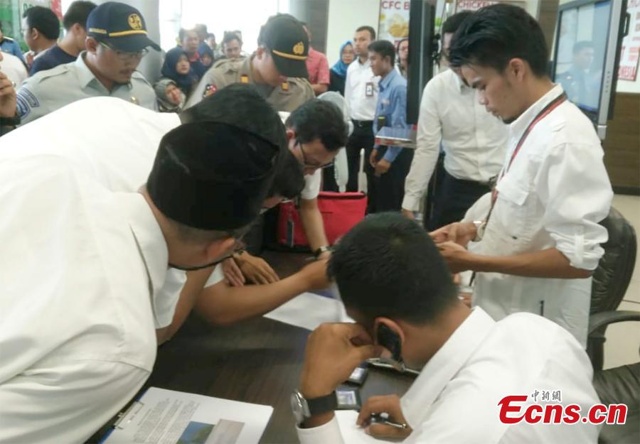 Lion Air official check the passenger list of Lion Air flight JT610 that crashed into the sea, at Depati Amir airport in Pangkal Pinang, Indonesia, October 29, 2018. (Photo/Agencies)
