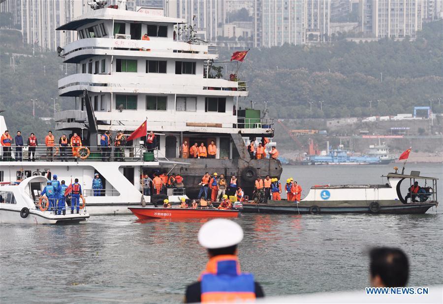 Photo taken on Oct. 29, 2018 shows rescuers working at the accident site in Wanzhou District, southwest China\'s Chongqing. Fifteen people were confirmed to have been on a bus that plunged into the Yangtze River in Chongqing on Sunday, local authorities said Monday. Two bodies have been retrieved from the river so far, but their identities are not yet known. The bus veered onto the wrong side of the road and collided into an oncoming private car before breaking through road fencing and flying off a bridge in Wanzhou District at 10:08 a.m. Sunday. Rescue work is still ongoing. With the help of a sonar system, professional rescue ships located an 11-meter-long and three-meter-wide object on the river bottom and it was believed that it is the sunken bus. (Xinhua/Wang Quanchao)