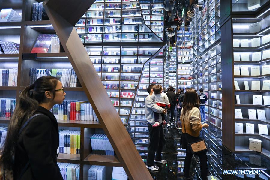 Readers browse at a bookstore named Zhongshuge in Guanshanhu District of Guiyang, southwest China\'s Guizhou Province, Oct. 28, 2018. The design of the bookstore Zhongshuge is inspired by the unique karst landform in Guizhou. (Xinhua/Liu Xu)
