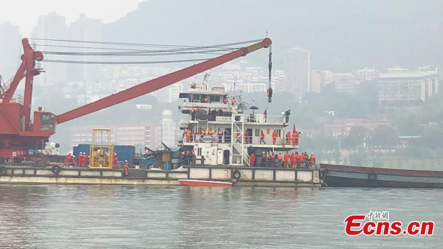 Rescuers work at the site of a bus accident in Wanzhou District, Southwest China\'s Chongqing Municipality, Oct. 30, 2018. The bus carrying a dozen passengers veered onto the wrong side of the road and collided with a car before plunging into the Yangtze River. Rescuers began to retrieve the bodies and salvage the bus on Tuesday morning. (Photo: China News Service/Liu Xianglin)