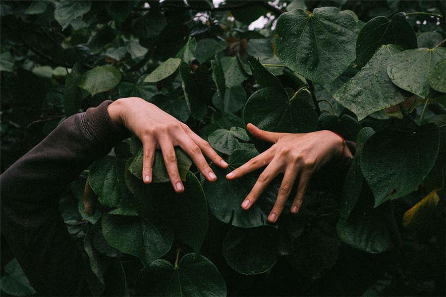 Llum, by Helena Ortiz Farrás (Spain). (Photo provided to chinadaily.com.cn)

Llum is a photographic project inspired by the small moments of life. The little fragments that one by one, make this living worth it. The photographer said, \