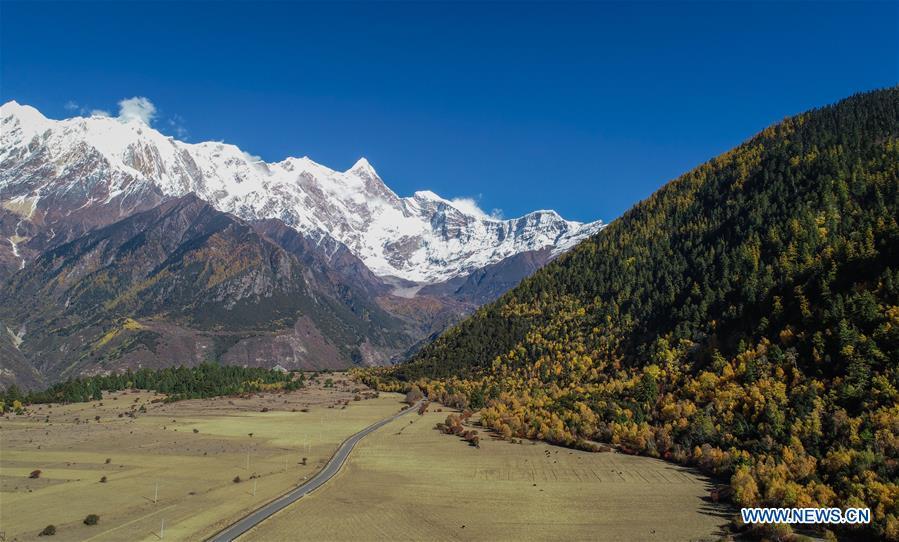 Aerial photo taken on Oct. 30, 2018 shows the scenery of Mount Namcha Barwa in Nyingchi, southwest China\'s Tibet Autonomous Region. (Xinhua/Liu Dongjun)