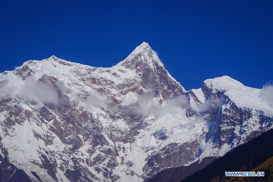 Photo taken on Oct. 30, 2018 shows the scenery of Mount Namcha Barwa in Nyingchi, southwest China\'s Tibet Autonomous Region. (Xinhua/Liu Dongjun)