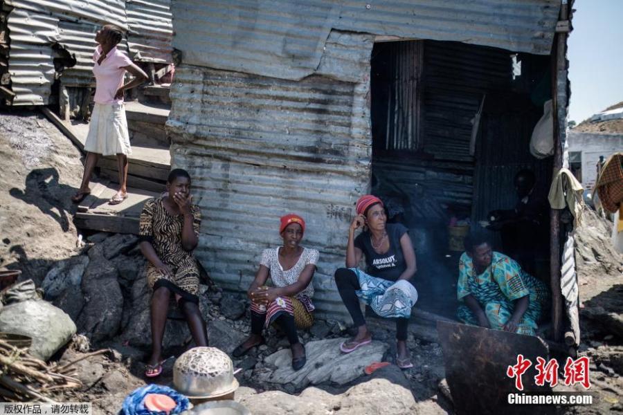 Women gather together on Migingo island on October 5, 2018 which is densely populated by residents fishing mainly for Nile perch in Lake Victoria on the border of Uganda and Kenya. A rounded rocky outcrop covered in metallic shacks, Migingo Island rises out of the waters of Lake Victoria like an iron-plated turtle. The densely-populated island is barely a quarter of a hectare large, its residents crammed into a hodge-podge of corrugated-iron homes, with seemingly little but a few bars, brothels and a tiny port to boast of. (Photo/Agencies)