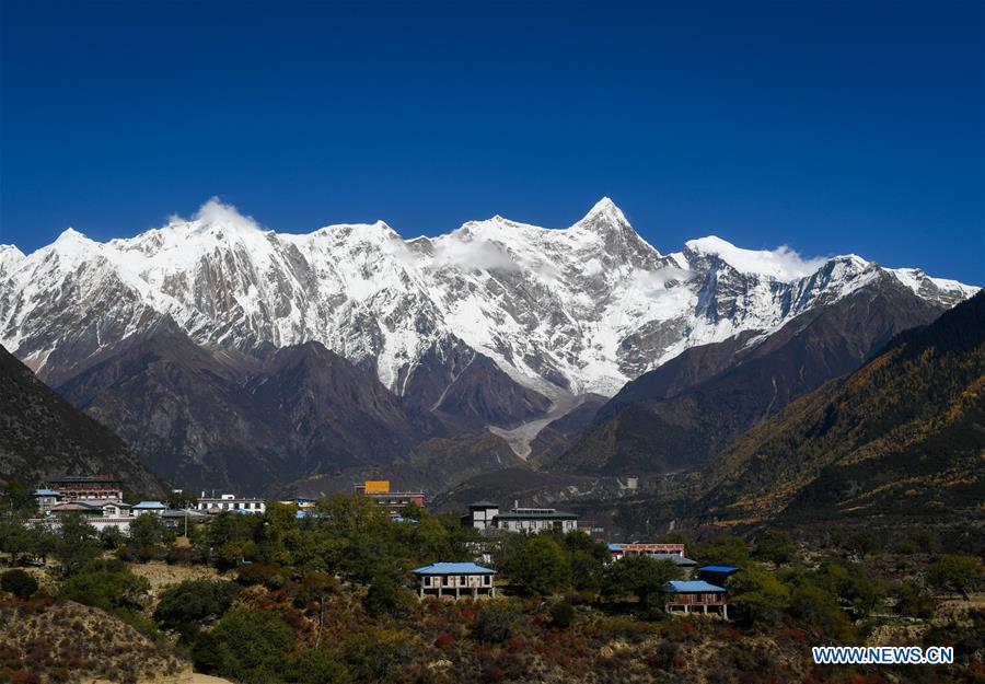 Photo taken on Oct. 30, 2018 shows the scenery of Mount Namcha Barwa in Nyingchi, southwest China\'s Tibet Autonomous Region. (Xinhua/Liu Dongjun)