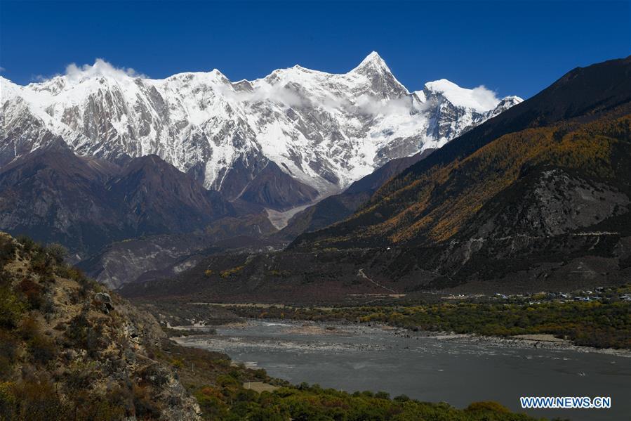 Photo taken on Oct. 30, 2018 shows the scenery of Mount Namcha Barwa in Nyingchi, southwest China\'s Tibet Autonomous Region. (Xinhua/Liu Dongjun)