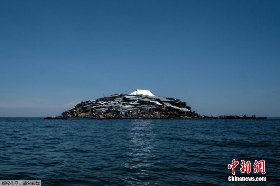 A picture taken on October 5, 2018, shows a general view of Migingo island which is densely populated by residents fishing mainly for Nile perch in Lake Victoria on the border of Uganda and Kenya. A rounded rocky outcrop covered in metallic shacks, Migingo Island rises out of the waters of Lake Victoria like an iron-plated turtle. The densely-populated island is barely a quarter of a hectare large, its residents crammed into a hodge-podge of corrugated-iron homes, with seemingly little but a few bars, brothels and a tiny port to boast of. (Photo/Agencies)