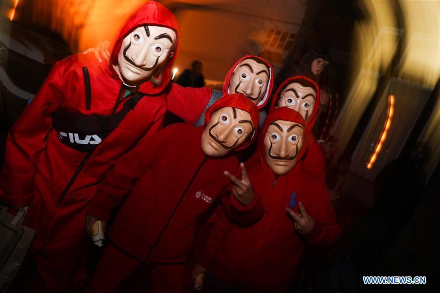 People take part in a Halloween parade in Brussels, Belgium, Oct. 31, 2018. (Xinhua/Zheng Huansong)