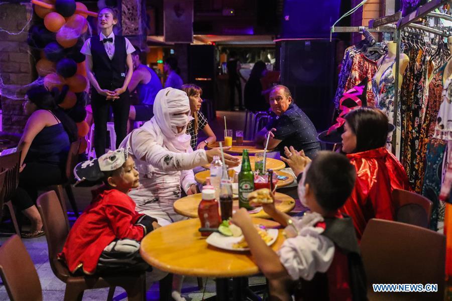 People attend a Halloween celebration in Khao San Road in Bangkok, Thailand, Oct. 31, 2018. (Xinhua/Zhang Keren)