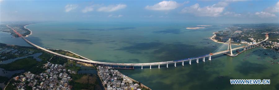 Stitched photo taken on Nov. 3, 2018 shows Puqian Bridge under construction in south China\'s Hainan Province. The closure of the main bridge of Puqian Bridge spanning a geological fault line was finished on Saturday. (Xinhua/Guo Cheng)