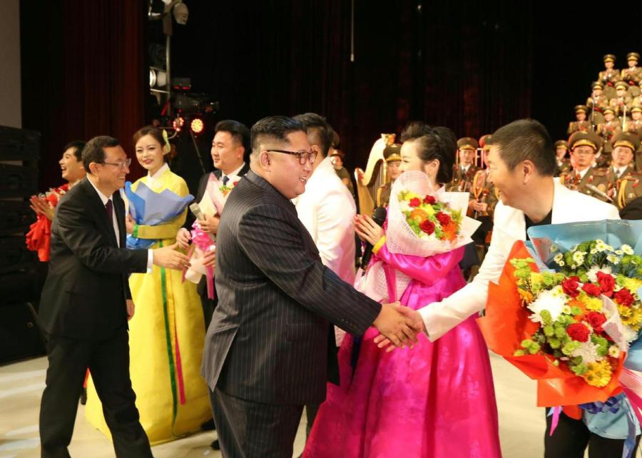 Kim Jong-un (C), top leader of the Democratic People\'s Republic of Korea (DPRK), shakes hands with performers on the stage after the joint performance presented by literary and art workers from China and DPRK, in Pyongyang, DPRK, on Nov. 3, 2018. (Photo/Xinhua)