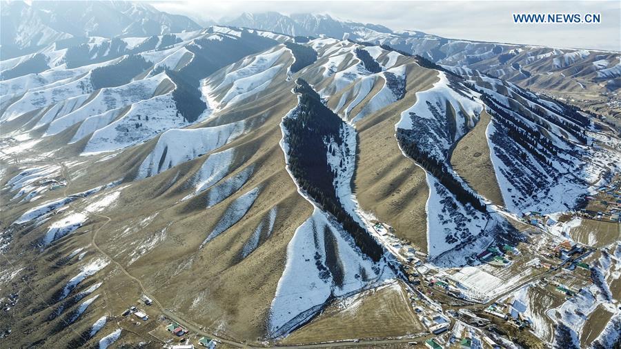 Aerial photo taken on Nov. 4, 2018 shows snow scenery of a village in southern Urumqi, capital of northwest China\'s Xinjiang Uygur Autonomous Region. (Xinhua/Du Gang)