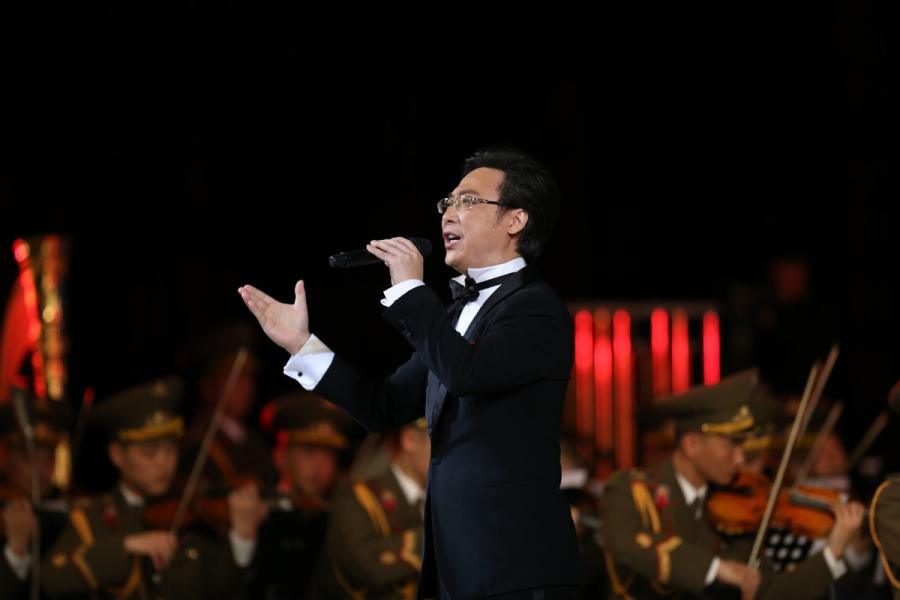 Chinese singer Liao Changyong performs during a joint performance presented by literary and art workers from China and Democratic People\'s Republic of Korea (DPRK), in Pyongyang, DPRK, on Nov. 3, 2018. (Photo/Xinhua)