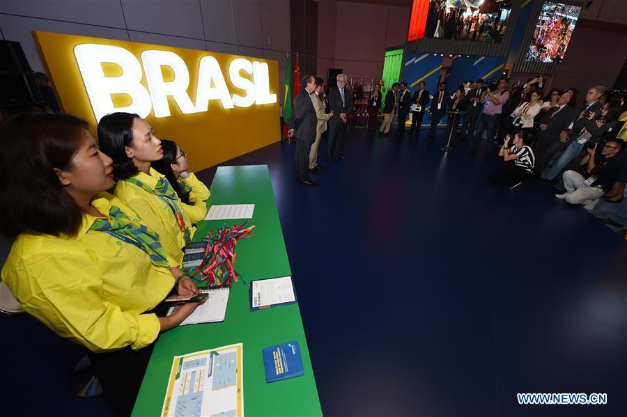 People visit the Brazil pavilion during the first China International Import Expo (CIIE) in Shanghai, east China, Nov. 5, 2018. A total of 82 countries and three international organizations showcased their achievements in economic and trade development as well as competitive products at 71 booths in the Country Pavilion for Trade and Investment at the CIIE. (Xinhua/Han Yuqing)