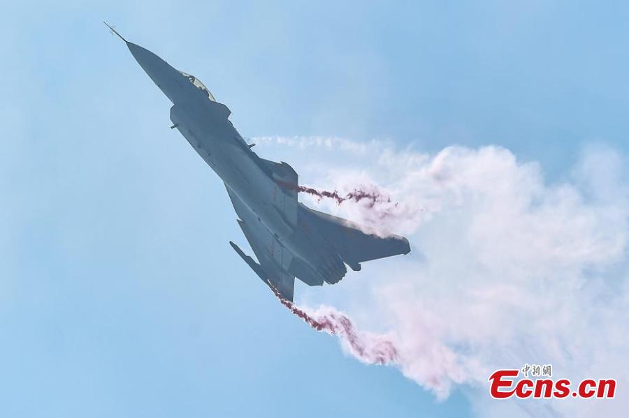 A J-10B fighter jet performs at the 12th China International Aviation and Aerospace Exhibition (Airshow China) in the southern port city of Zhuhai, Guangdong Province on November 6, 2018. (Photo: China News Service/ Chen Jimin)