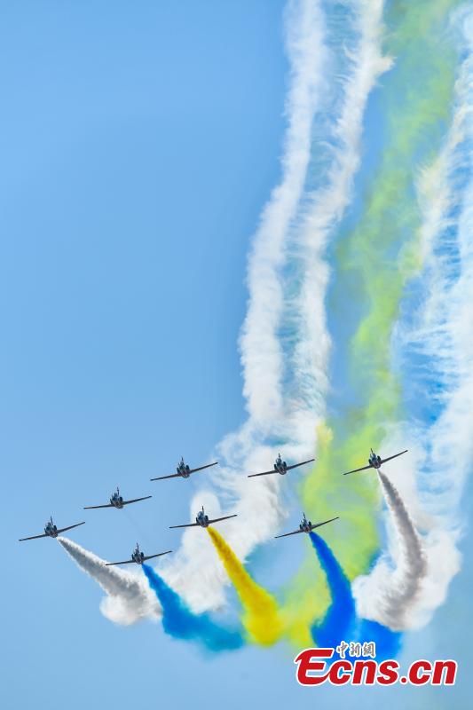 Red Eagle air show team from PLA Air Force Aviation University performs at the 12th China International Aviation and Aerospace Exhibition (Airshow China) opened in the southern port city of Zhuhai, Guangdong Province on November 6, 2018. (Photo: China News Service/ Chen Jimin)