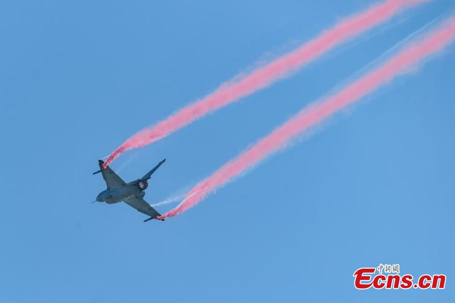A J-10B fighter jet performs at the 12th China International Aviation and Aerospace Exhibition (Airshow China) in the southern port city of Zhuhai, Guangdong Province on November 6, 2018. (Photo: China News Service/ Chen Jimin)