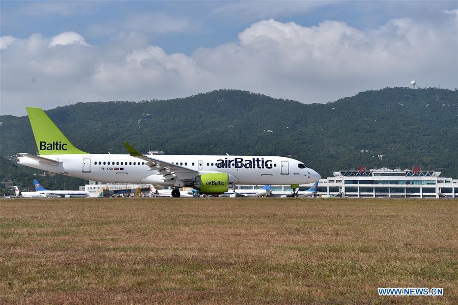 An Airbus A220 jet airliner arrives at the Zhuhai Airport for the upcoming China International Aviation and Aerospace Exhibition in Zhuhai, south China\'s Guangdong Province, Nov. 5, 2018. The exhibition is scheduled to be held on Nov. 6-11. (Xinhua/Liang Xu)
