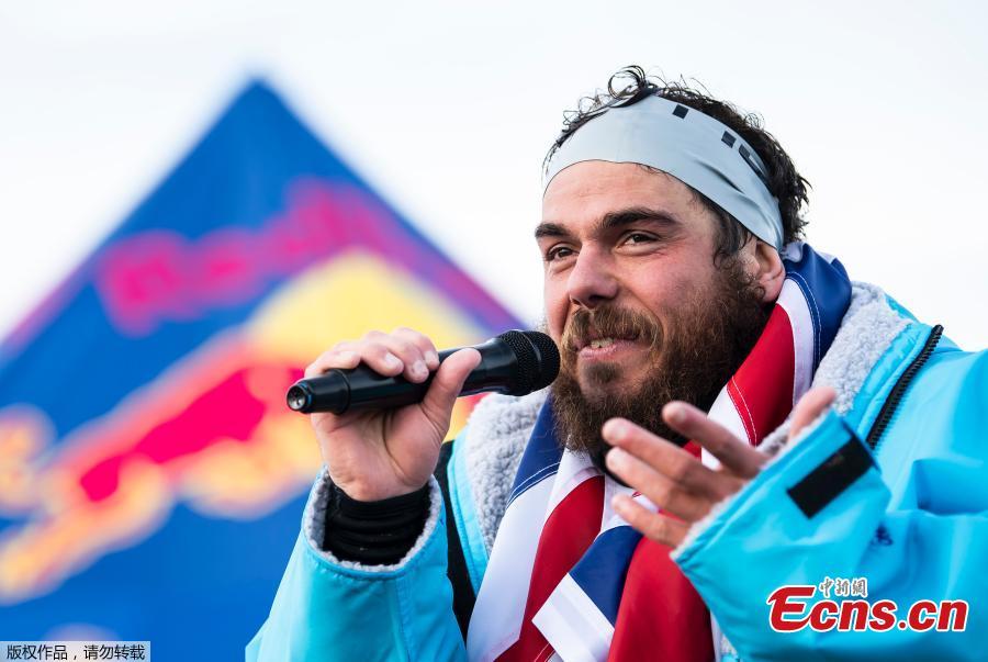An adventurer from Grantham has become the first person to swim 1,780-miles around Great Britain. Ross Edgley, 33, was joined by 300 swimmers for the last mile before he arrived in Margate at about 09:00 GMT. Edgley left the Kent town on 1 June, and has not set foot on land since, swimming for up to 12 hours a day and eating more than 500 bananas. He has battled strong tides and currents in cold water, braved storms, jellyfish and swimming in late autumn.