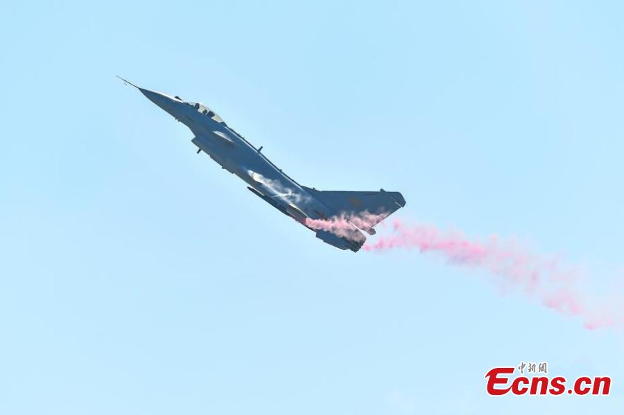A J-10B fighter jet performs at the 12th China International Aviation and Aerospace Exhibition (Airshow China) in the southern port city of Zhuhai, Guangdong Province on November 6, 2018. (Photo: China News Service/ Chen Jimin)