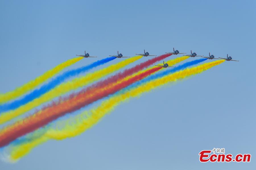 Red Eagle air show team from PLA Air Force Aviation University performs at the 12th China International Aviation and Aerospace Exhibition (Airshow China) opened in the southern port city of Zhuhai, Guangdong Province on November 6, 2018. (Photo: China News Service/ Chen Jimin)