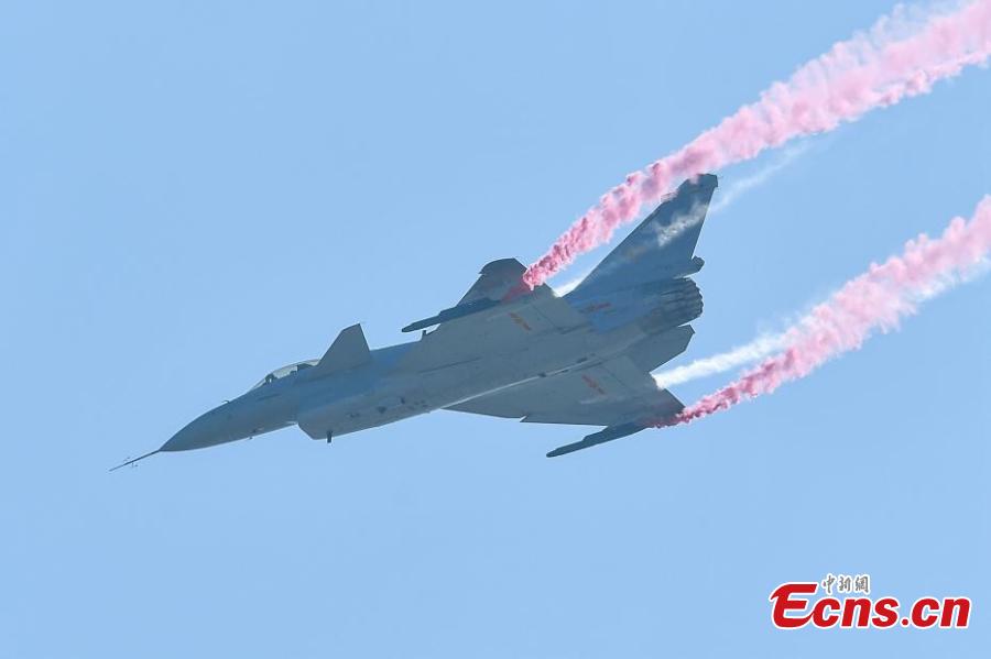 A J-10B fighter jet performs at the 12th China International Aviation and Aerospace Exhibition (Airshow China) in the southern port city of Zhuhai, Guangdong Province on November 6, 2018. (Photo: China News Service/ Chen Jimin)