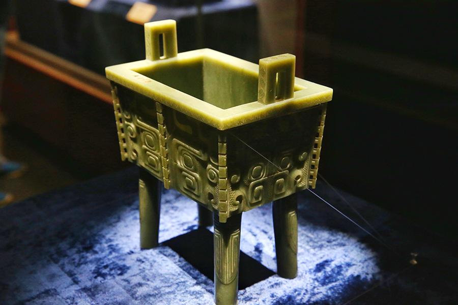 A selection of 93 jades from the holdings of the Summer Palace and the Institute of Qing History of Renmin University are on show at the Summer Palace\'s Dehe Garden through Dec. 8. (Photo/China Daily)